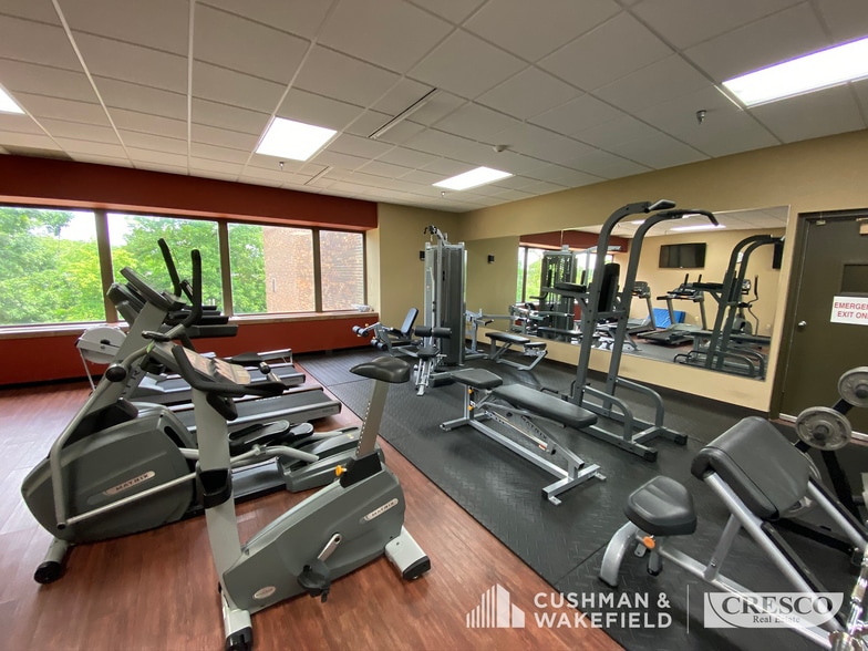 6180 Cochran Rd, Solon, OH for lease - Building Photo - Image 2 of 4