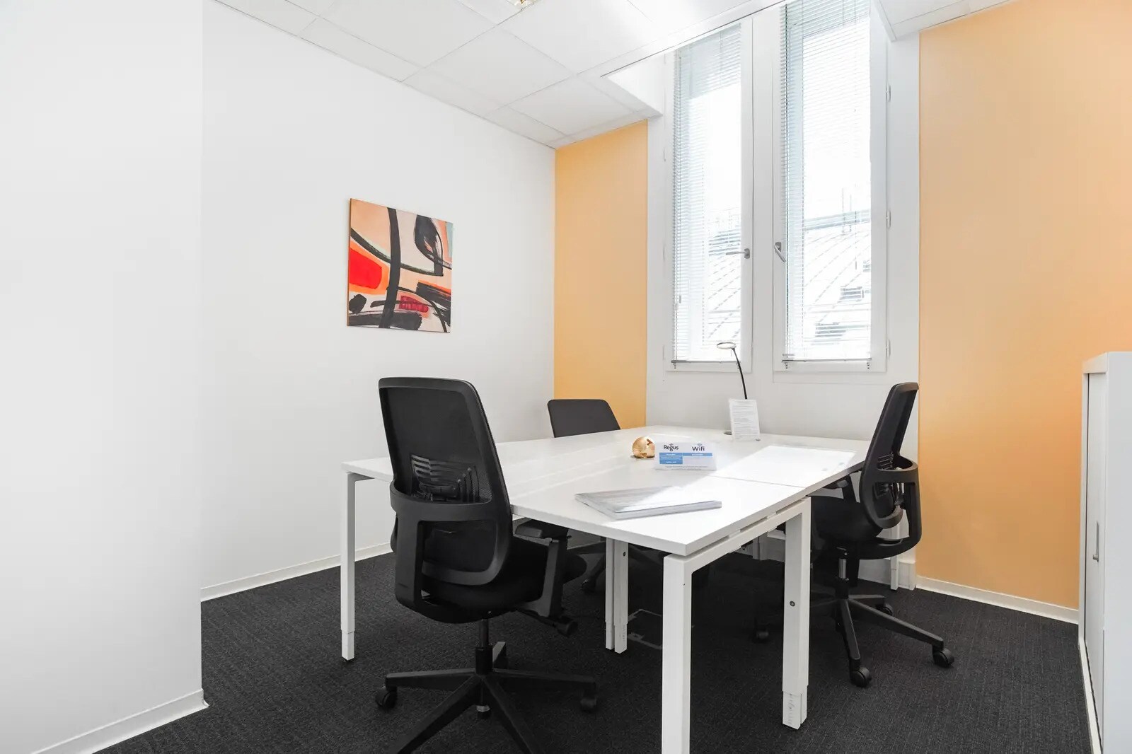 Office in Bordeaux for lease Interior Photo- Image 1 of 11