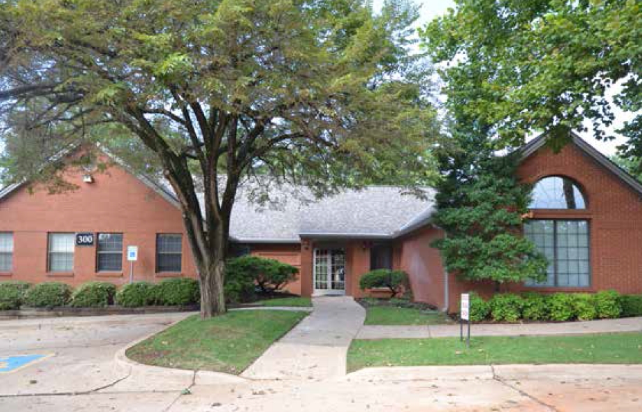 2000 E 15th St, Edmond, OK for lease Building Photo- Image 1 of 10