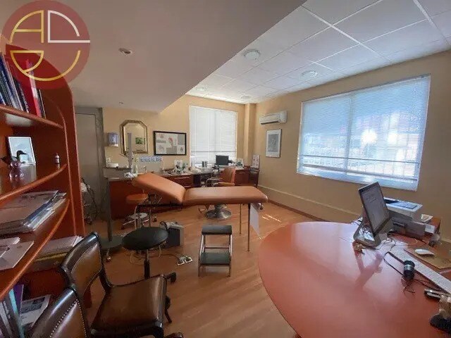 Retail in Colomiers for sale Interior Photo- Image 1 of 8