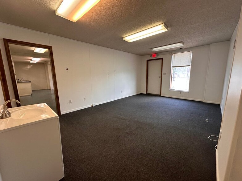 200 W Ohio St, Butler, MO for sale - Interior Photo - Image 3 of 20