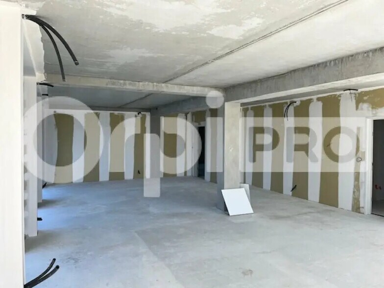 Office in La Rochelle for lease - Interior Photo - Image 3 of 6