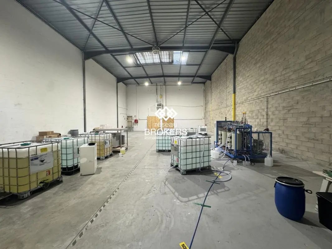 Industrial in Saint-Ouen-sur-Seine for lease Interior Photo- Image 1 of 6