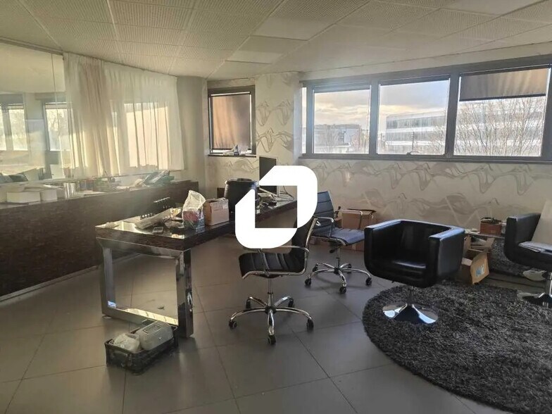 Office in Nanterre for lease - Building Photo - Image 3 of 8