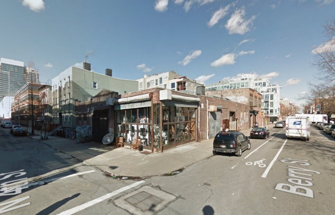 166-174 Berry St, Brooklyn, NY for sale Primary Photo- Image 1 of 1