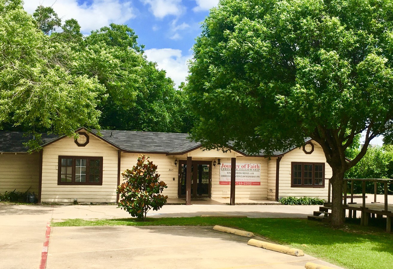 205 W Belt Line Rd, Cedar Hill, TX 75104