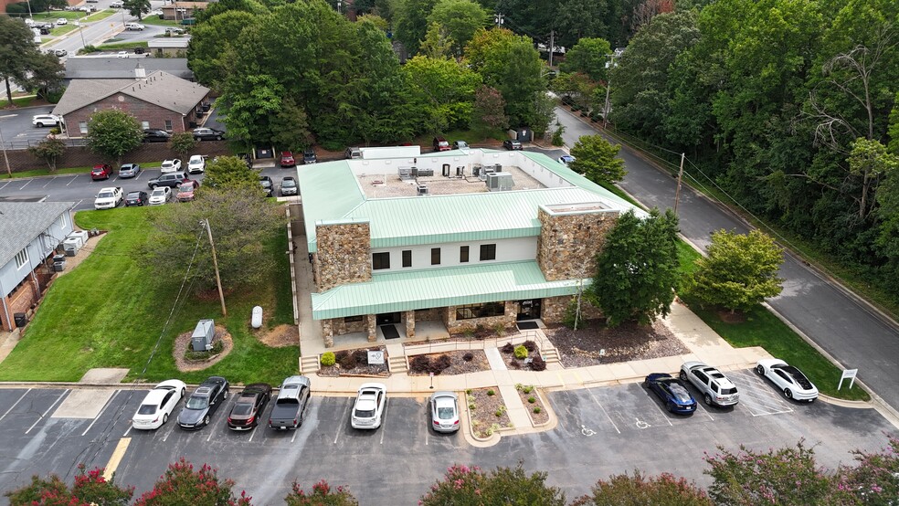 701-707 Bryant St, Statesville, NC for sale - Building Photo - Image 2 of 6