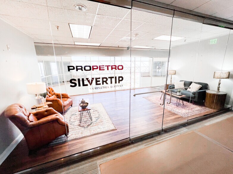 400 W Illinois Ave, Midland, TX for lease - Building Photo - Image 1 of 23