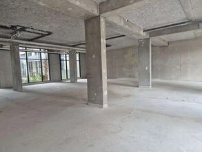 Retail in Saint-Denis for lease Interior Photo- Image 2 of 2