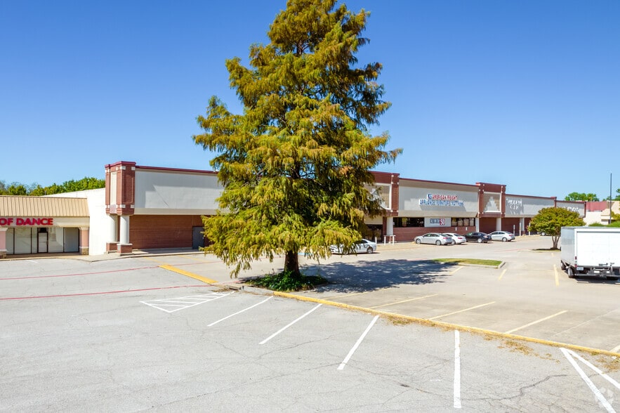 101-121 N Greenville Ave, Allen, TX for lease - Building Photo - Image 3 of 5