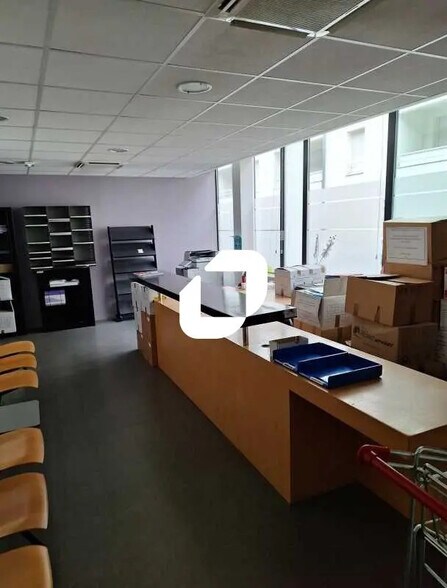 Office in Bordeaux for lease - Interior Photo - Image 3 of 14