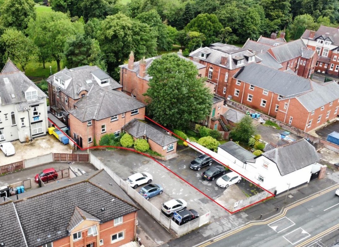 Queens Rd, Oldham for lease Primary Photo- Image 1 of 10