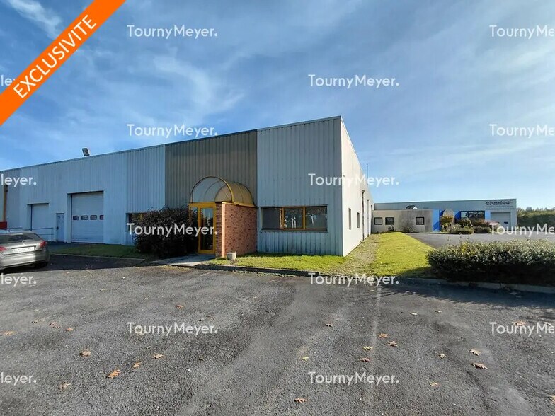 Flex in La Selle-en-Luitré for sale - Building Photo - Image 3 of 5