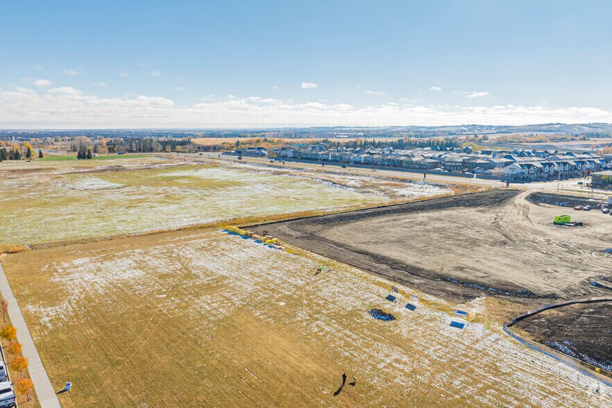 400 210th Av SW, Calgary, AB for sale - Aerial - Image 2 of 2