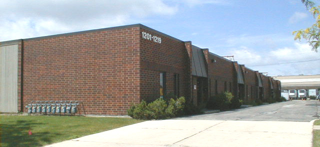 1201-1219 Paramount Pky, Batavia, IL for lease - Primary Photo - Image 1 of 13