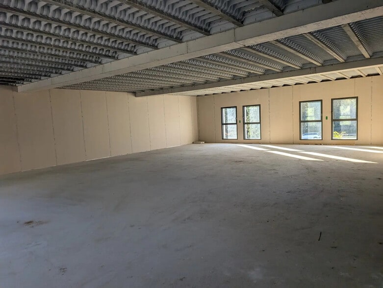 Office in Châteauneuf-le-Rouge for sale - Building Photo - Image 2 of 5