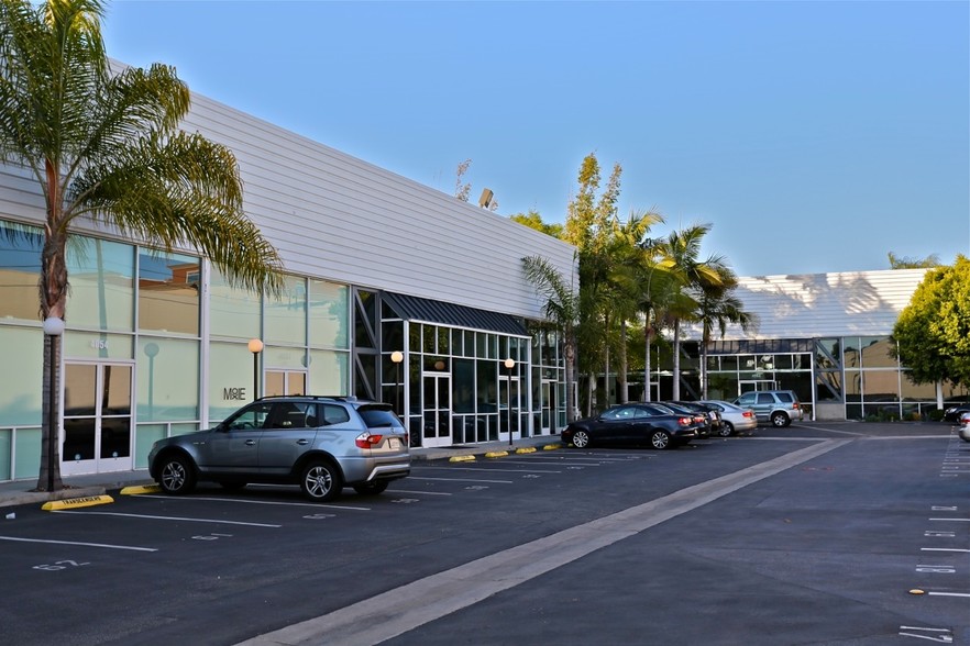 4052-4058 Del Rey Ave, Marina Del Rey, CA for lease - Building Photo - Image 1 of 26