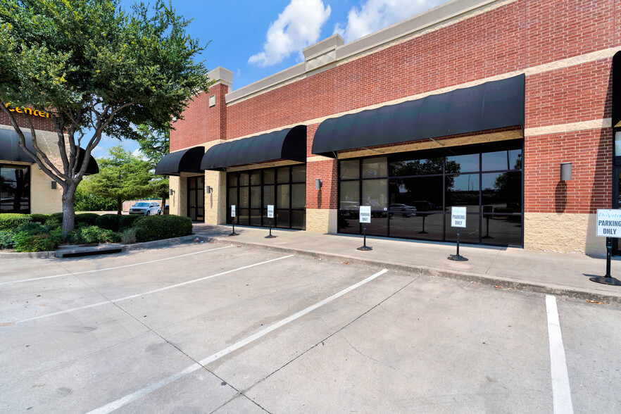 5850 S Hulen St, Fort Worth, TX for lease - Building Photo - Image 3 of 28