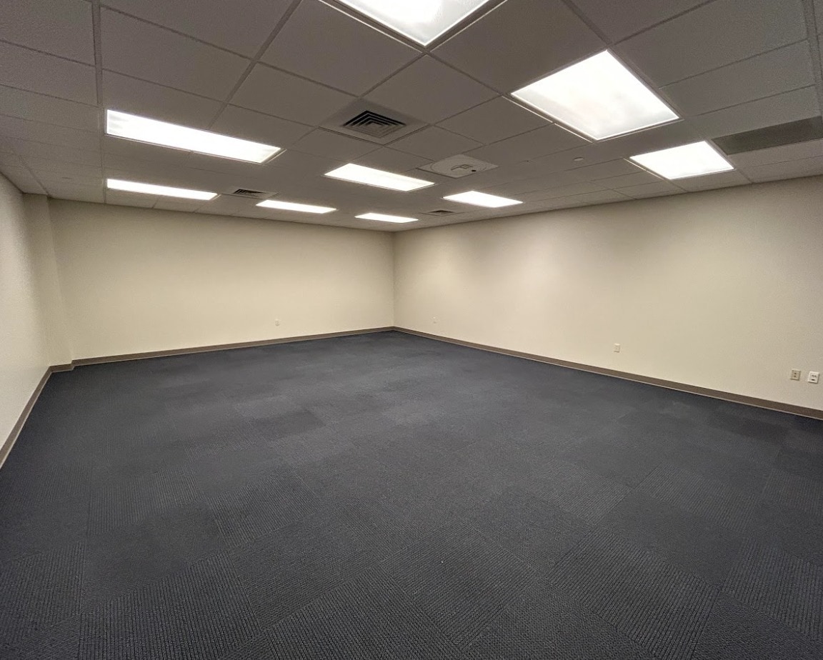 3271 E Battlefield St, Springfield, MO for lease Interior Photo- Image 1 of 11