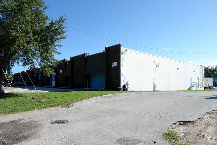 6121-6131 Anno Ave, Orlando, FL for lease - Building Photo - Image 3 of 9