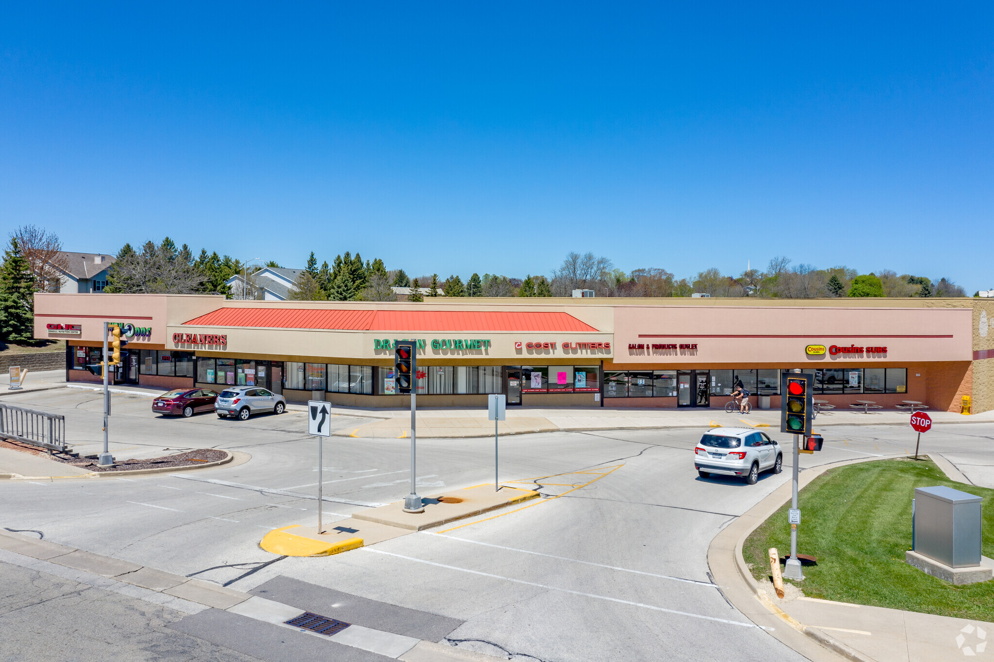 360-442 Falls Rd, Grafton, WI for sale Building Photo- Image 1 of 1