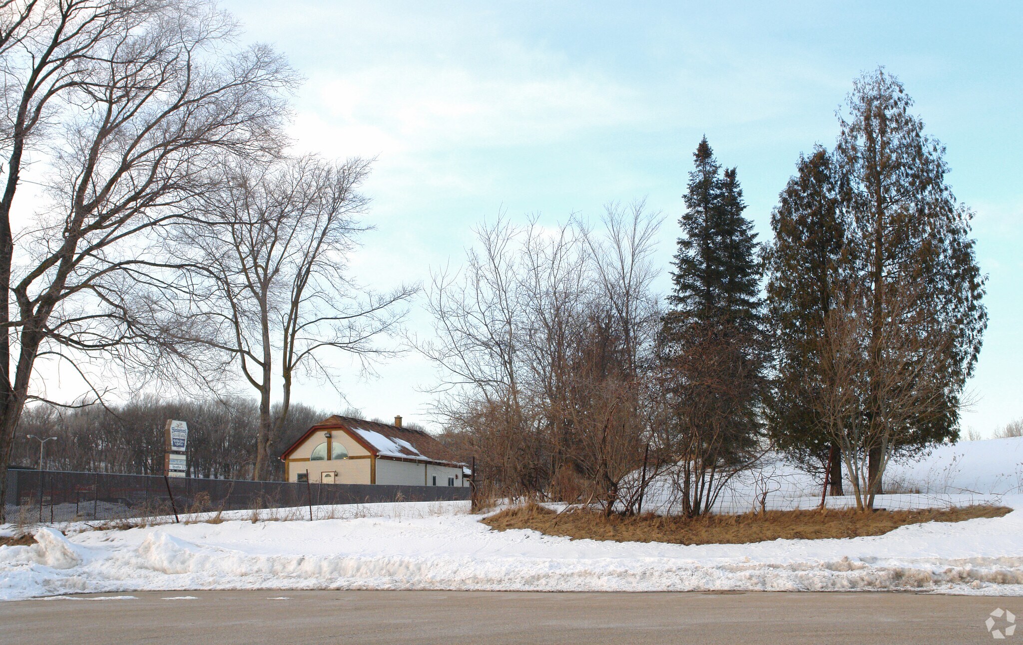 2115-2121 W Washington, West Bend, WI for sale Primary Photo- Image 1 of 1