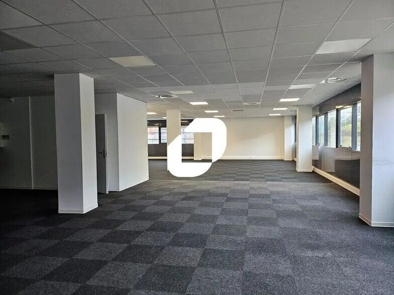 Office in Montpellier for lease - Interior Photo - Image 1 of 17