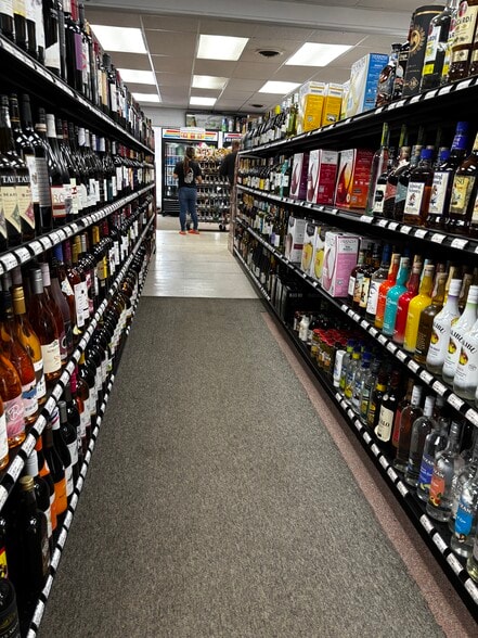 529 Iris Dr, Sterling, CO for sale - Building Photo - Image 3 of 15