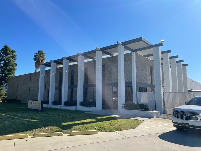 2311 Pullman St, Santa Ana, CA for lease - Building Photo - Image 3 of 6