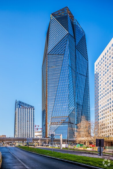 Office in Puteaux for lease - Primary Photo - Image 1 of 3