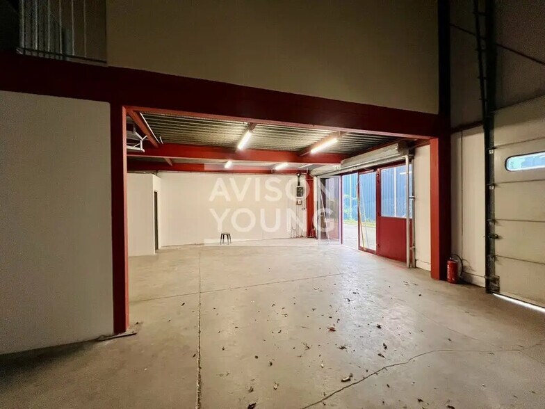 Flex in Champigny-sur-Marne for lease - Interior Photo - Image 3 of 10