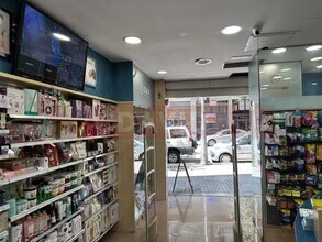 Retail in Barcelona, Barcelona for lease Interior Photo- Image 2 of 16