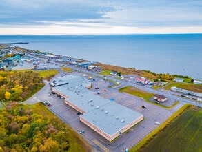 597 Av Du Phare E, Matane, QC - AERIAL  map view - Image1