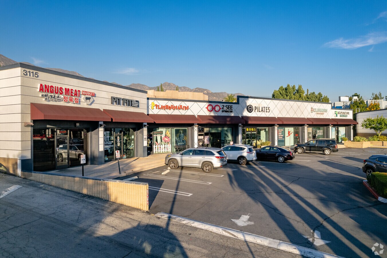 3115 Foothill Blvd, La Crescenta, CA 91214