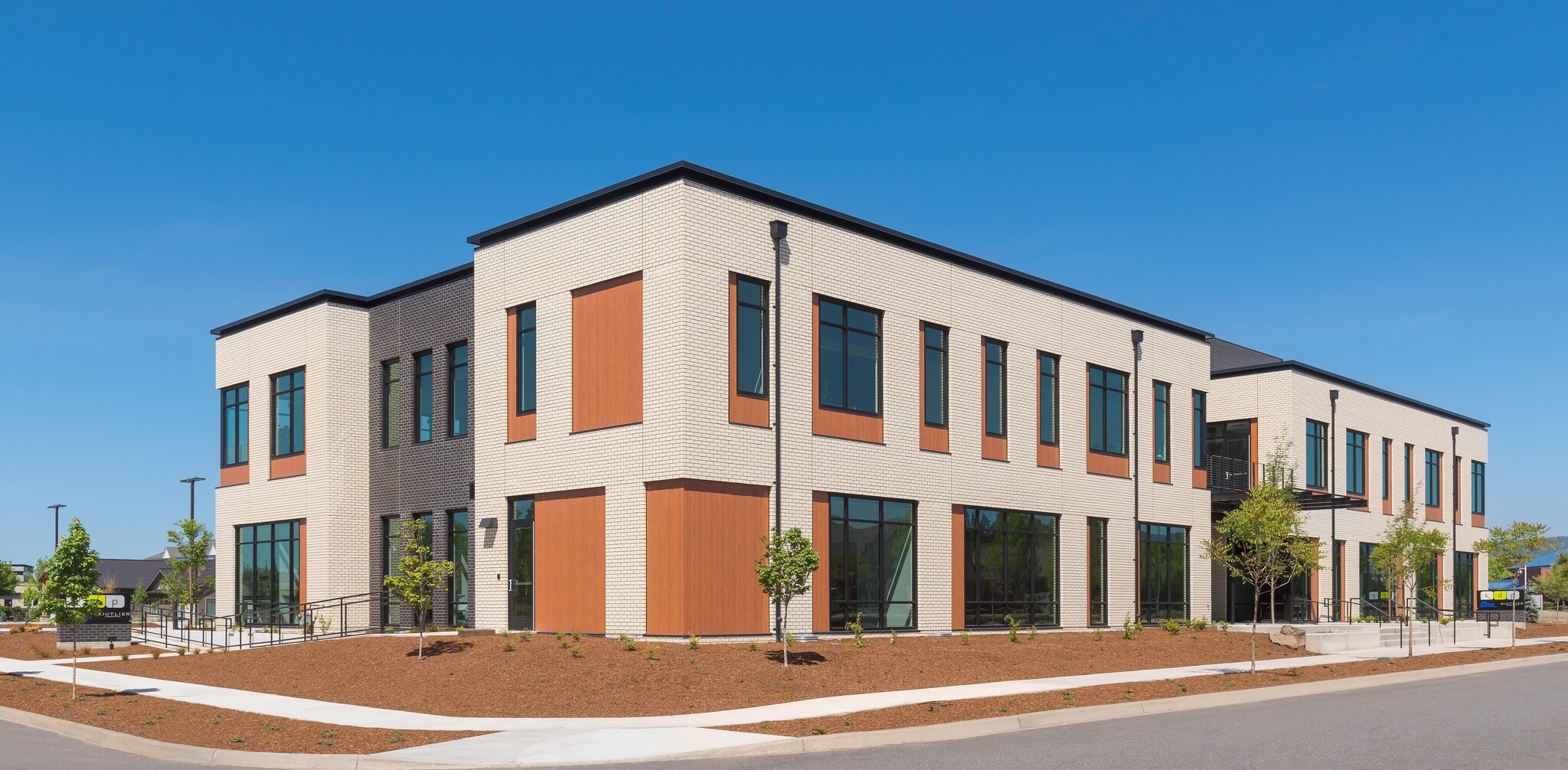 841 Ohare Pky, Medford, OR for lease Primary Photo- Image 1 of 6