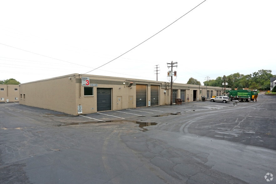 6309-6323 Cambridge St, Saint Louis Park, MN for lease - Building Photo - Image 3 of 3