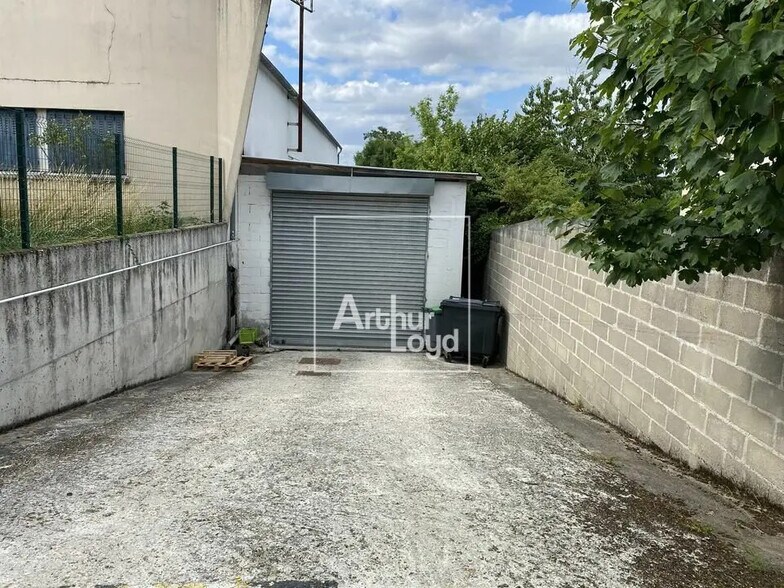 Flex in Ormoy for sale - Building Photo - Image 3 of 4