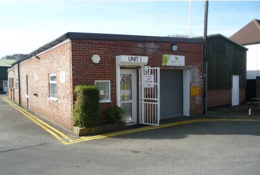 Linsford Ln, Camberley for sale - Primary Photo - Image 1 of 1