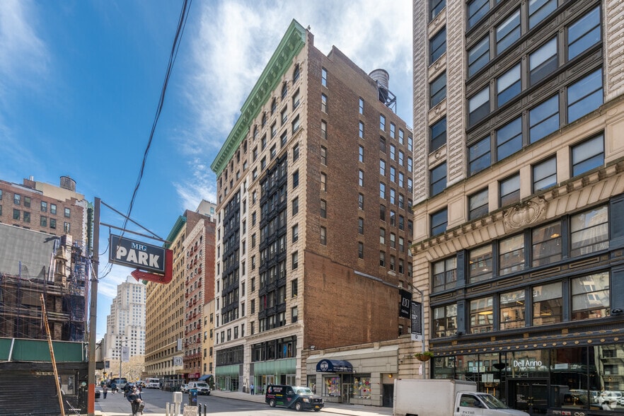 24-28 W 25th St, New York, NY for lease - Building Photo - Image 1 of 5