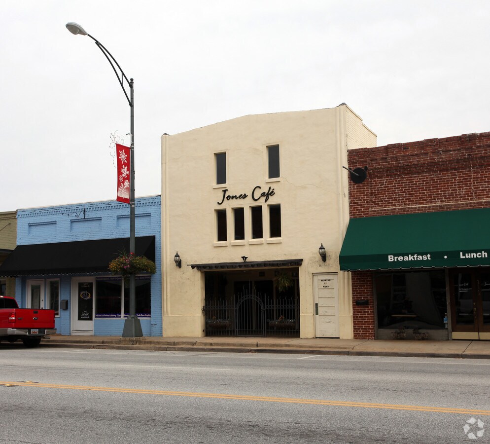 109 S Main St, Fountain Inn, SC 29644