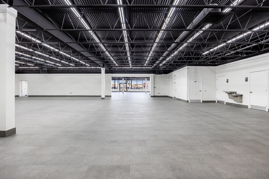 4150 S Cleveland Ave, Fort Myers, FL for sale - Interior Photo - Image 3 of 11