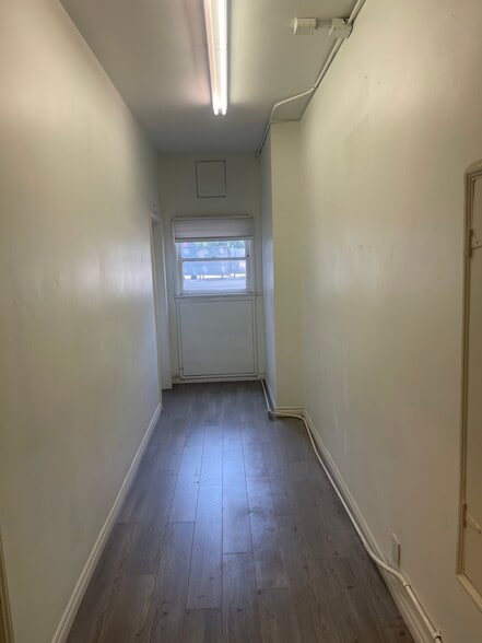 8720 Santa Monica Blvd, West Hollywood, CA for lease - Building Photo - Image 2 of 19