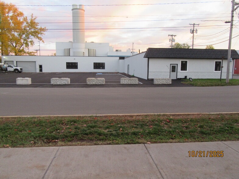 3614 Burnet Ave, East Syracuse, NY for lease - Building Photo - Image 1 of 6