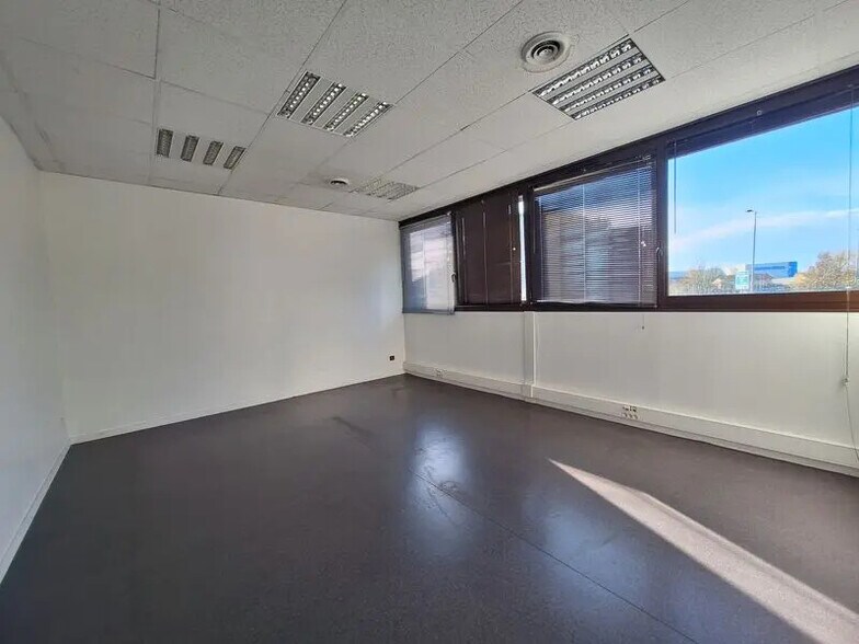 Office in Mérignac for lease - Interior Photo - Image 3 of 10