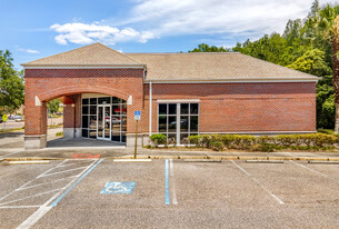 TAMPA RETAIL/BANK BUILDING -SIGNALIZED CORNER - Drive Through Restaurant