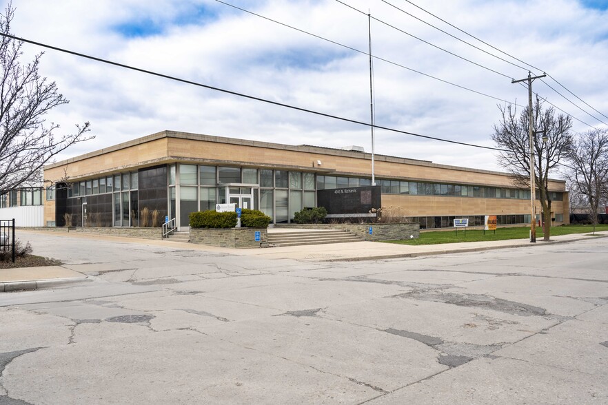 4041 N Richards St, Milwaukee, WI for lease - Building Photo - Image 1 of 5