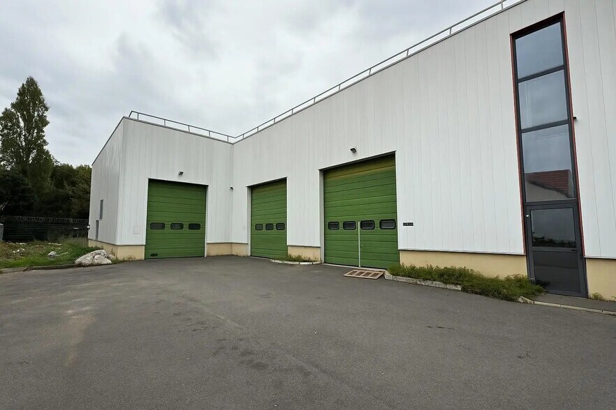 Flex in Châtillon for sale - Building Photo - Image 1 of 8