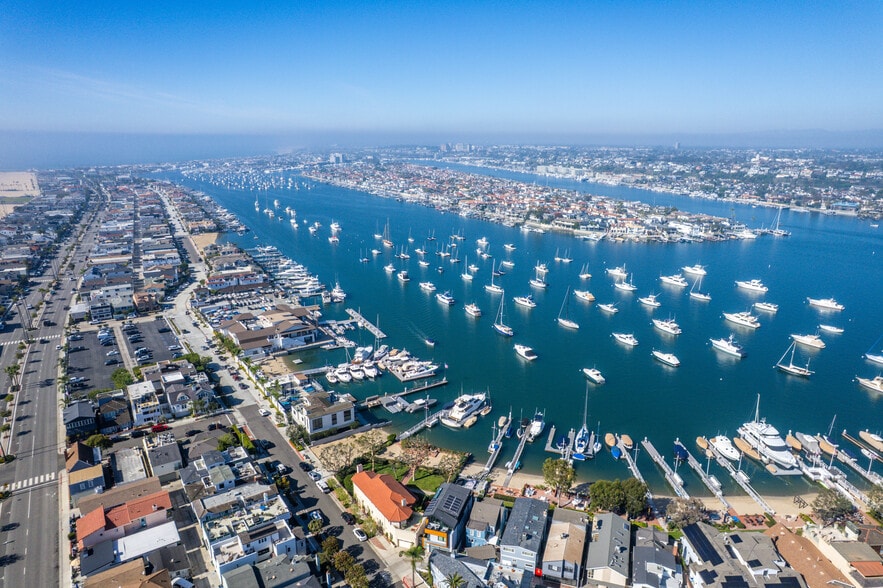 126 E Balboa Blvd, Newport Beach, CA for sale - Building Photo - Image 2 of 61