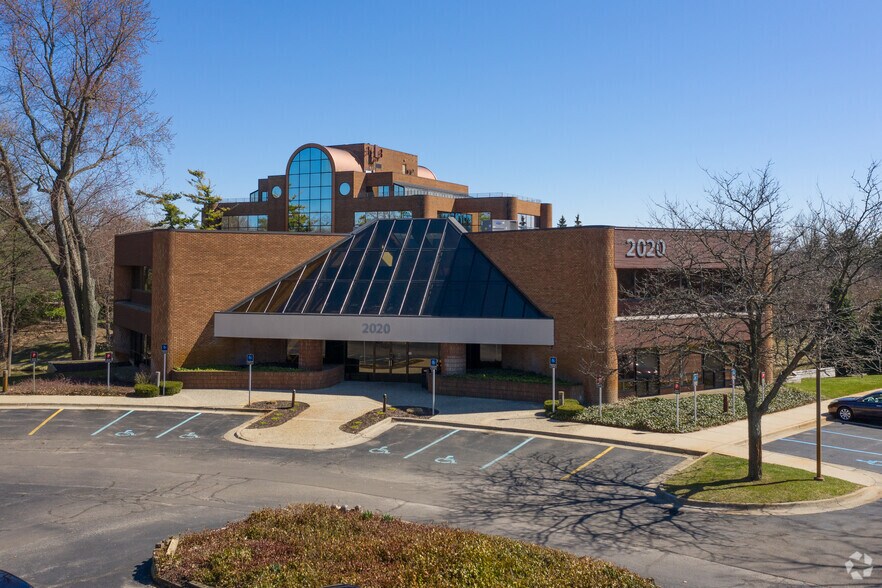 2020 Raybrook St SE, Grand Rapids, MI for sale - Primary Photo - Image 1 of 1