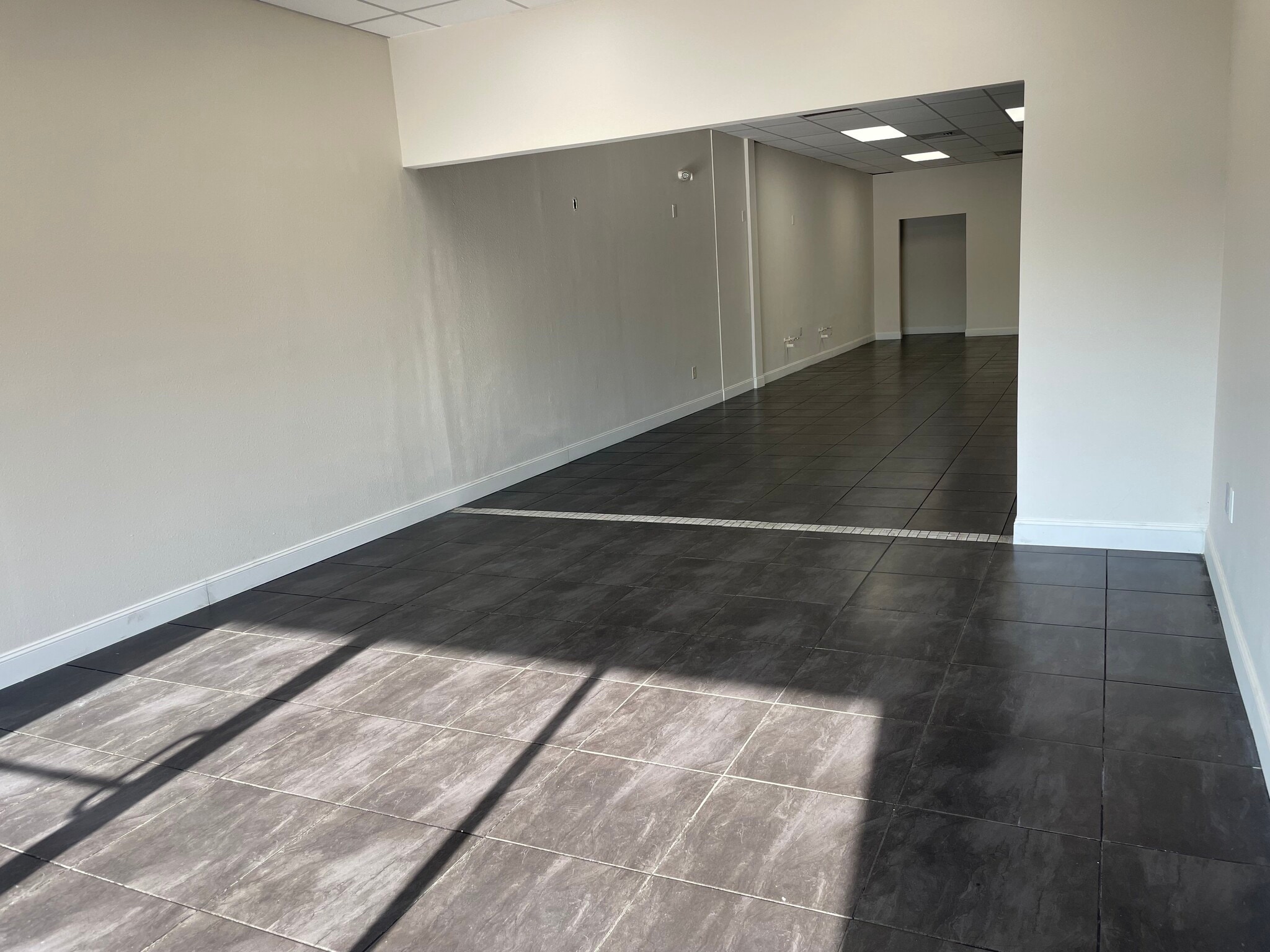 7325-7371 Lake Underhill Rd, Orlando, FL for lease Interior Photo- Image 1 of 4